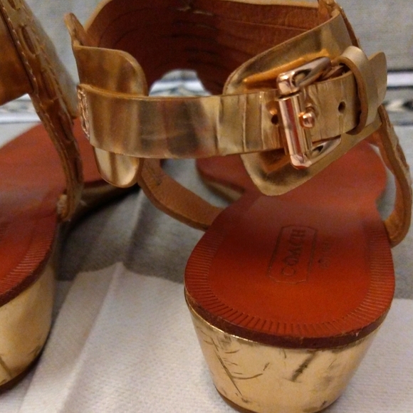 Vintage COACH Gold Slight Wedge Sandals Size 7.5 Toga Greek Roman Party - Picture 2 of 6